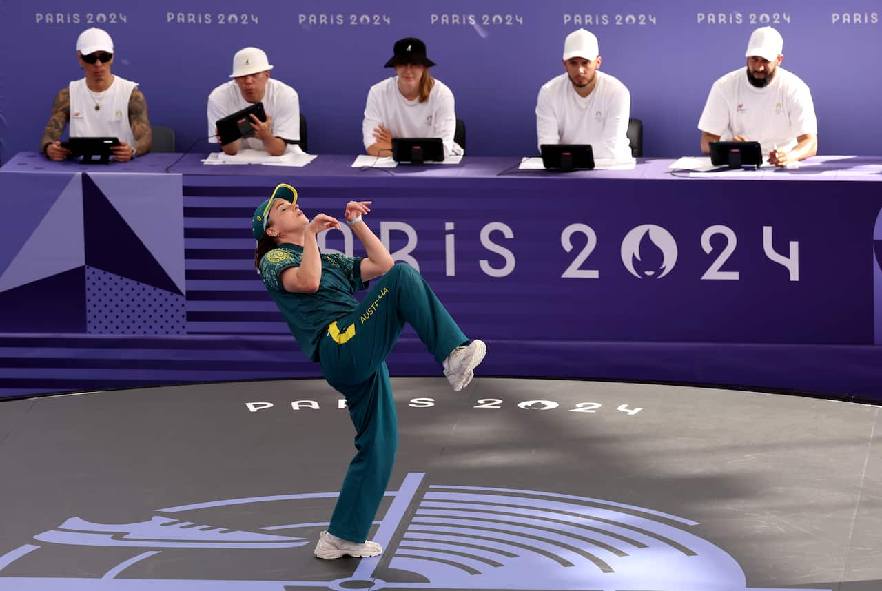 Rachael Gunn doing a 'kangaroo hop' move at the Paris Olympics.